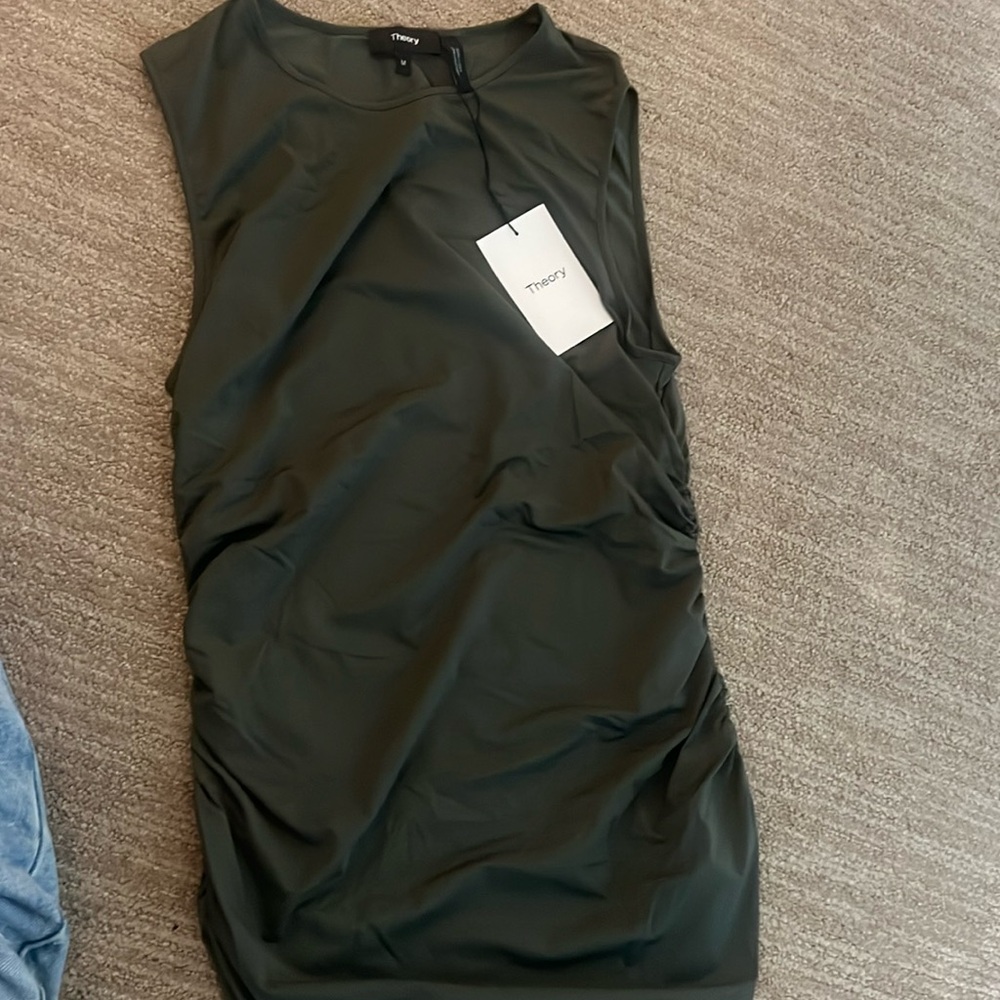 Theory stretch fit tank top size medium in green